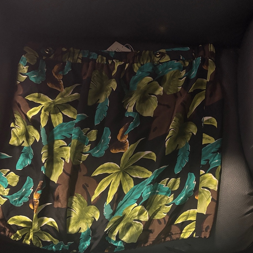 Moda International Leaf Print tube top